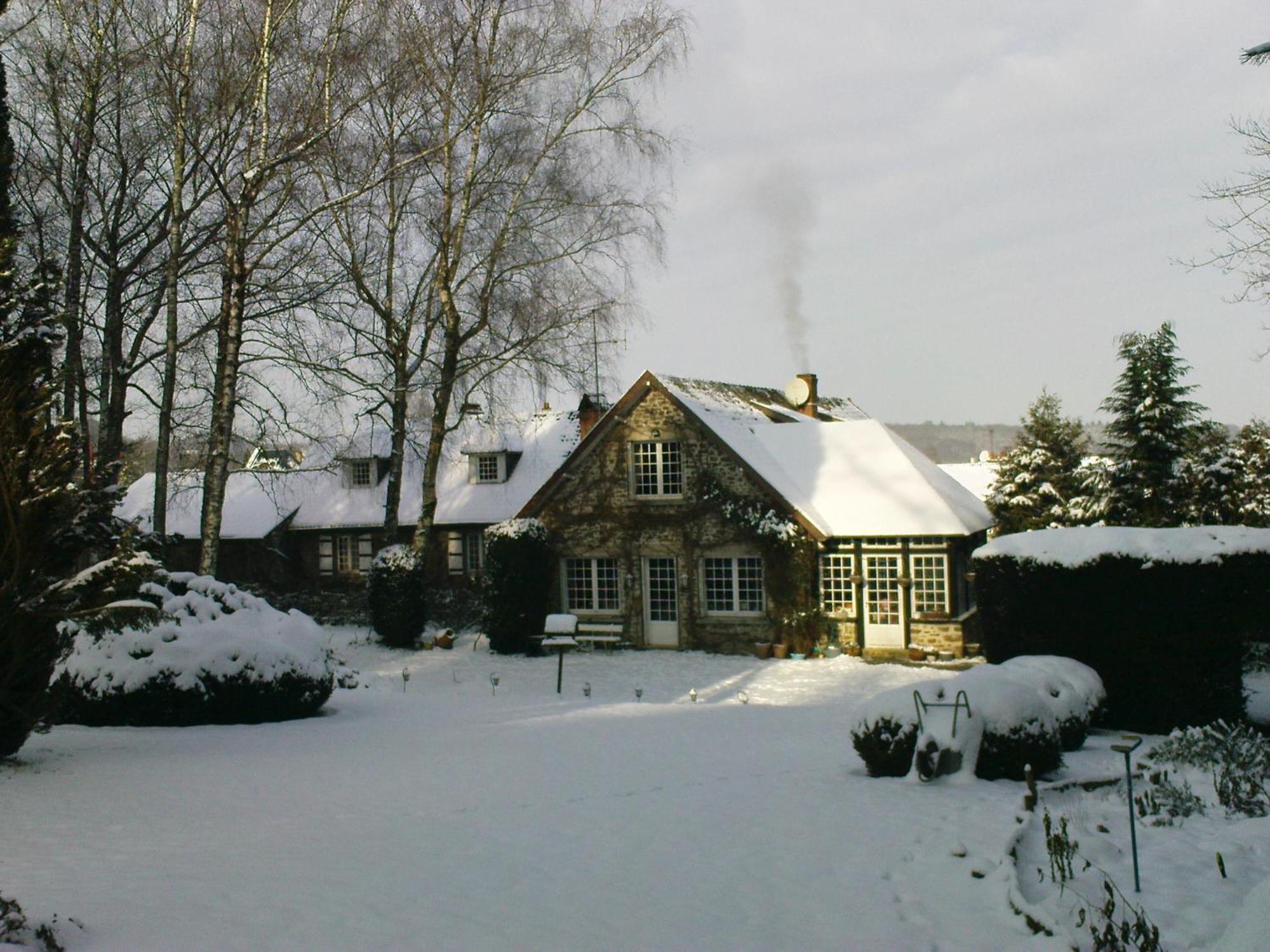 Bed and Breakfast La Croix du Reh à Châteauneuf-la-Forêt Extérieur photo